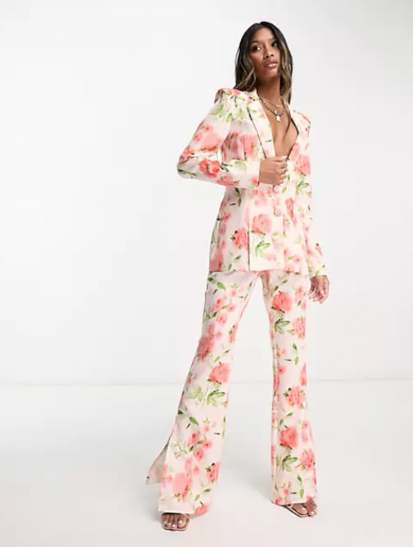 Setelan Blazer dan Celana Bermotif